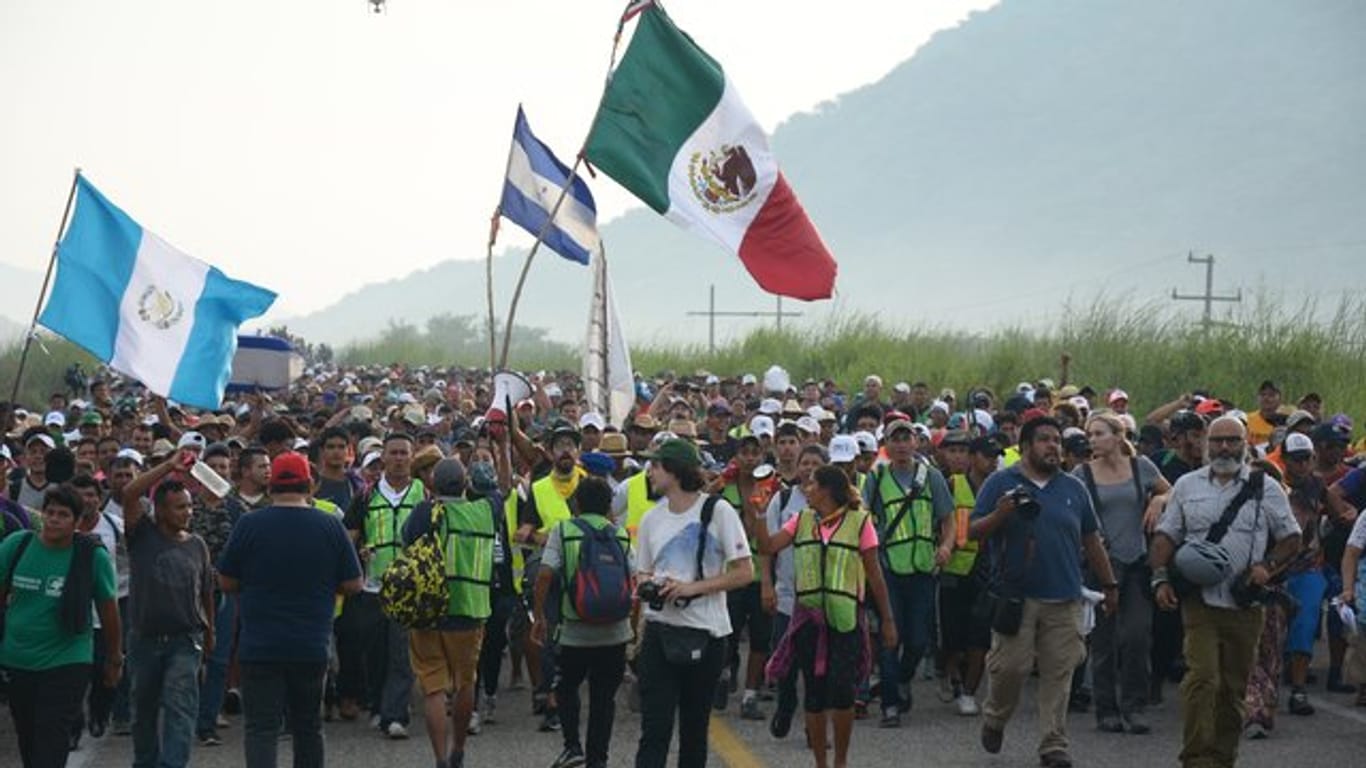Mittelamerikanische Migranten bei ihrem Marsch durch Mexiko in Richtung USA.