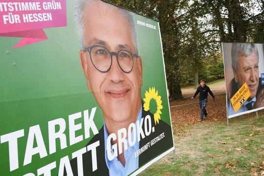 Wahlplakate von Grünen und CDU in Frankfurt am Main.