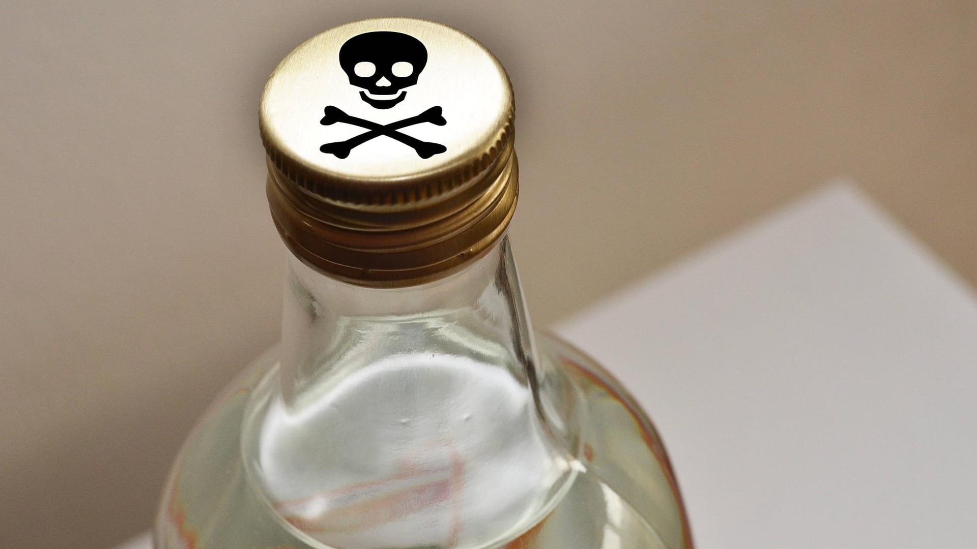 Verpanschter Alkohol (Symbolbild): In dem islamischen Gottesstaat Iran gibt es Alkohol nur illegal zu kaufen – deswegen komm es immer wieder zu Opfern von falsch gebrannten Spirituosen.