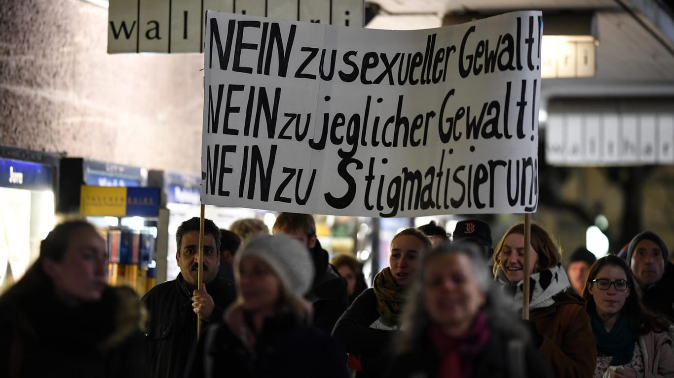 Demos nach Vergewaltigung in Freiburg: Die AfD rief zu einer Versammlung auf, mehrere Gruppen planten eine Gegendemonstration und eine Kundgebung, um vor einer Instrumentalisierung des Verbrechens zu warnen.