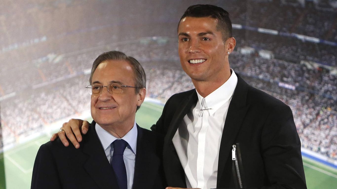 Cristiano Ronaldo (r.) mit Florentino Perez im Jahre 2016.