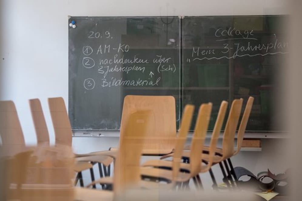 Leeres Klassenzimmer: Deutschland steht bei der Bildungsgerechtigkeit im Vergleich zu anderen Industrieländern nur im Mittelfeld.