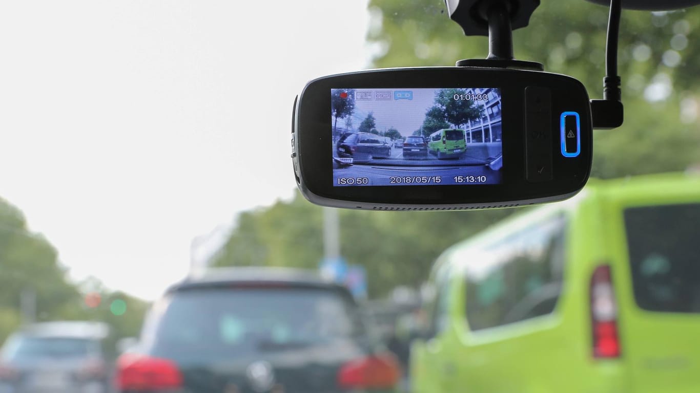 Eine Dashcam: Aufnahmen von Autokameras können helfen, Unfälle aufzuklären.