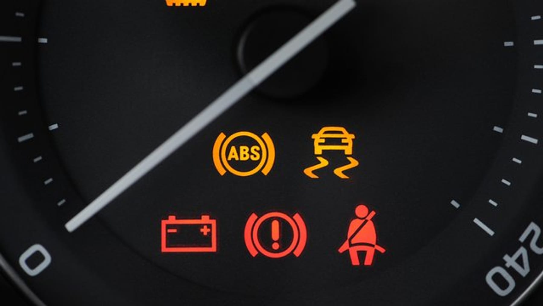 Orange Kontrolleuchten im Auto: Das bedeutet es, wenn sie leuchten