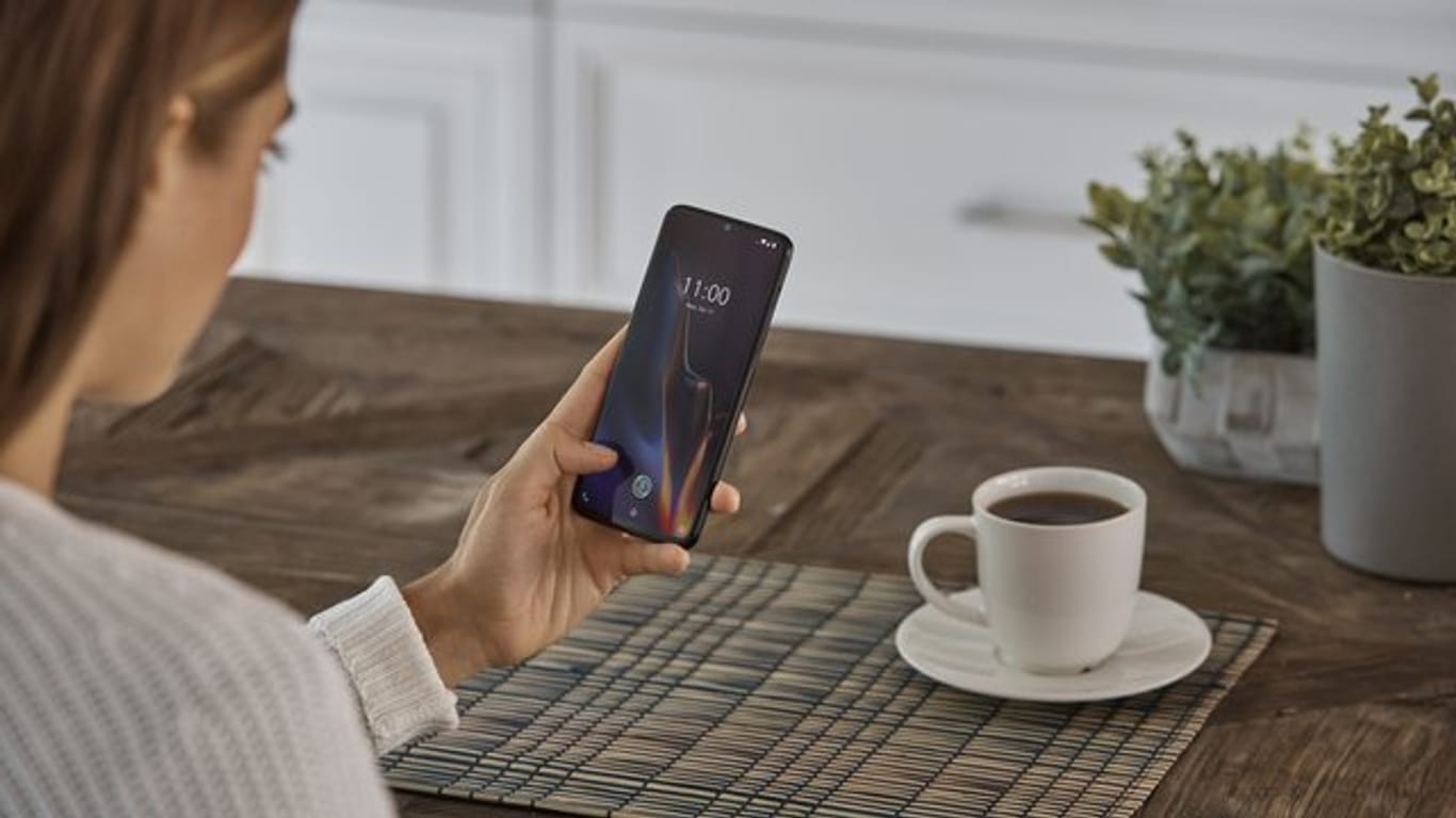OnePlus gehört zu den ersten auch in Europa bekannteren Herstellern, die einen Fingerabdruck-Scanner im Display verbauen.