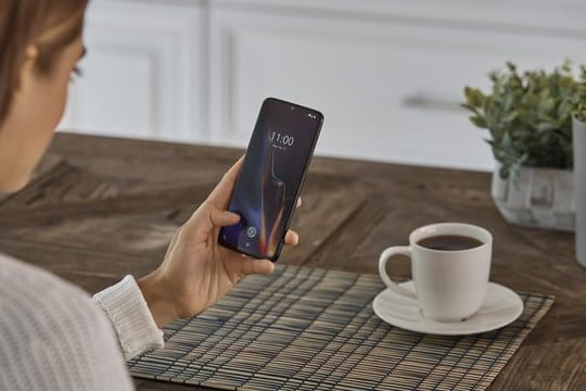 OnePlus gehört zu den ersten auch in Europa bekannteren Herstellern, die einen Fingerabdruck-Scanner im Display verbauen.