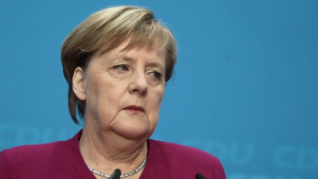 Angela Merkel am Montag während der Pressekonferenz zum Ausgang der Landtagswahl in Hessen. Angela Merkel am Montag während der Pressekonferenz zum Ausgang der Landtagswahl in Hessen.