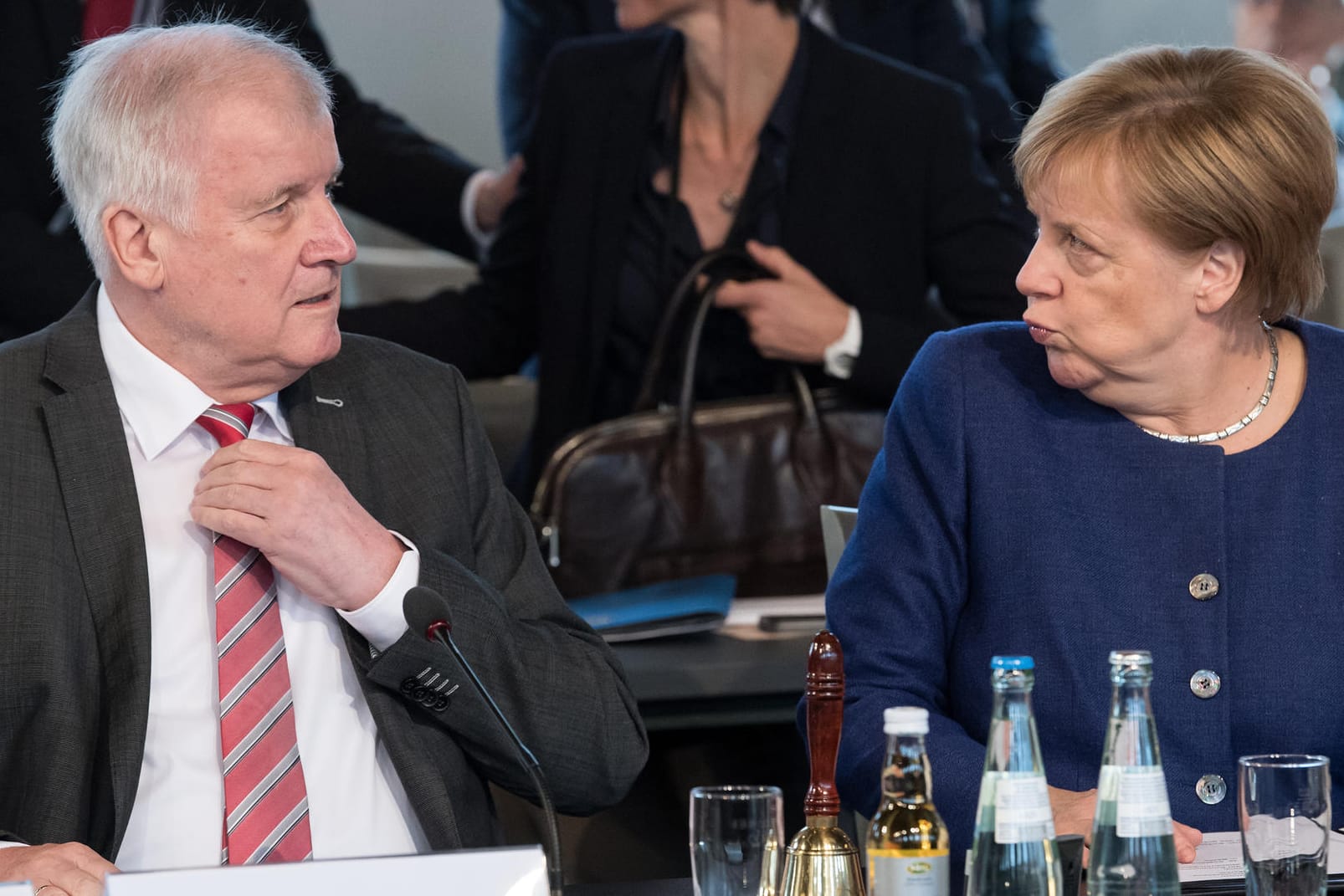Innenminister Horst Seehofer Kanzlerin Angela Merkel: Für CDU-Politiker Wolfgang Bosbach sind Horst Seehofer und die CSU nicht ausschließlich für die Stimmenverluste der Union bei Landtagswahlen verantwortlich.