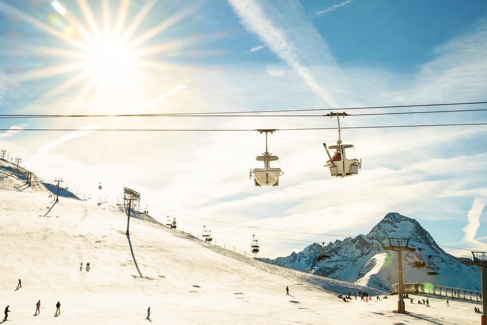 Skigebiet: Auf den kilometerlangen Pisten kommen Ski- und Snowboardfahrer gleichermaßen auf ihre Kosten.