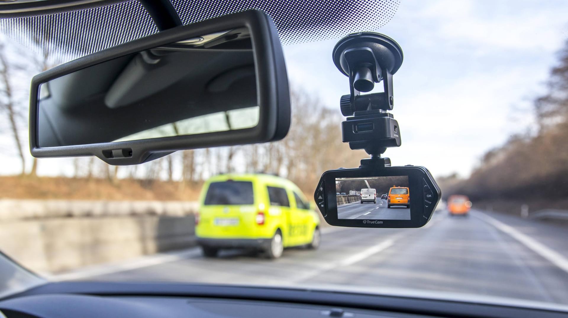 Dashcam in einem Personenwagen.