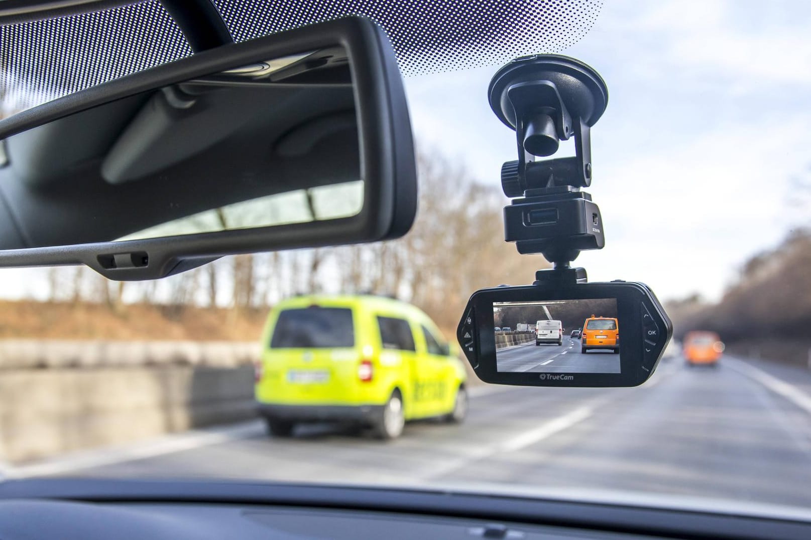 Dashcam in einem Personenwagen.