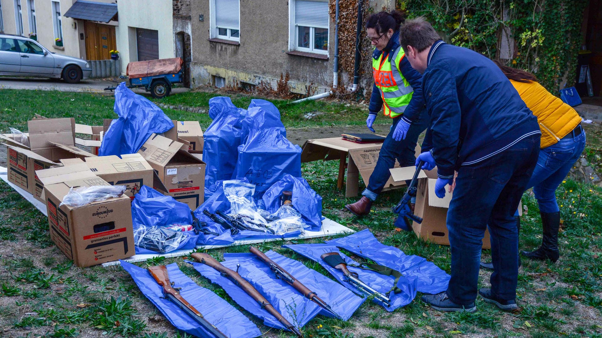 Umfangreicher Fund in Magdeburg: Drei Männer wurden bei einer Razzia verhaftet.