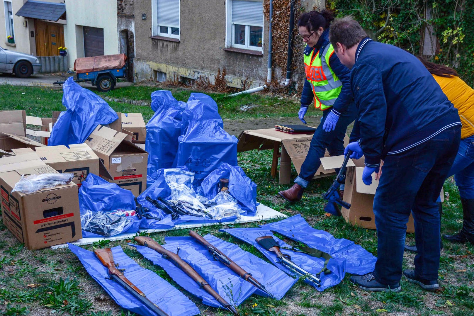 Umfangreicher Fund in Magdeburg: Drei Männer wurden bei einer Razzia verhaftet.