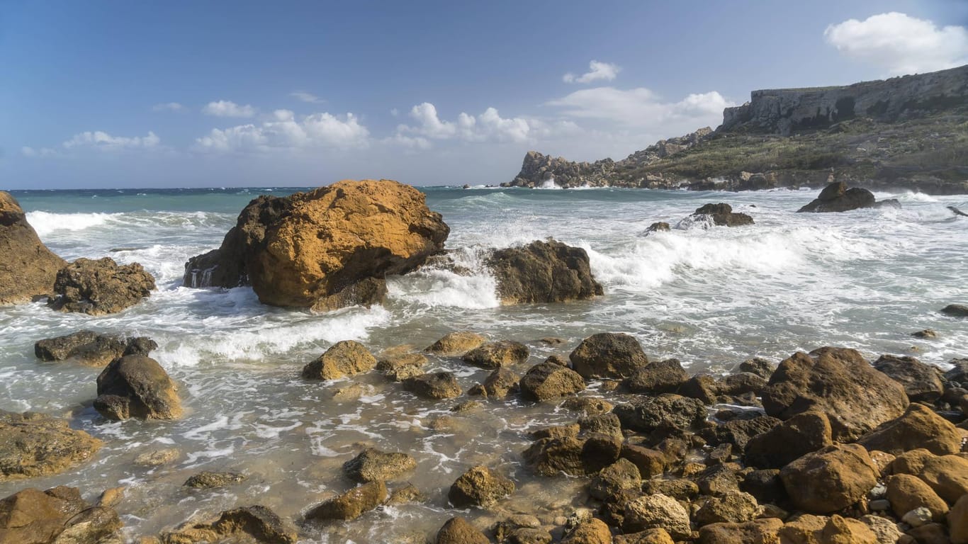 Die Küste von Gozo: Eine 55-jährige Deutsche verlor im Meer ihr Leben. (Archivbild)