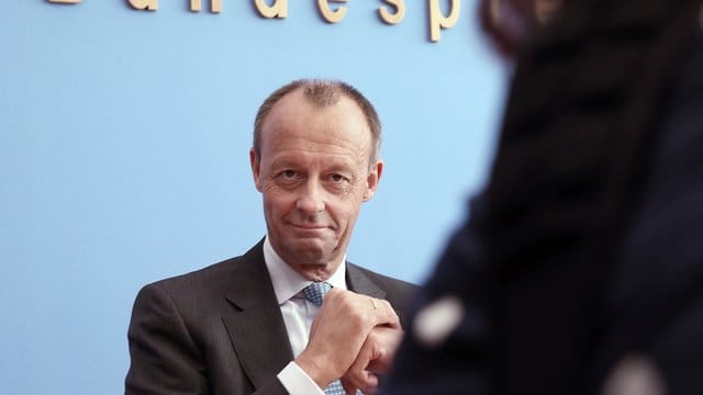 Friedrich Merz (CDU) äußert sich bei einer Pressekonferenz zu seiner Kandidatur für das Amt des Parteivorsitzenden der CDU.