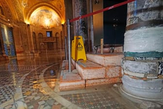 Überschwemmter Markusdom: Das Unwetter in Italien hat schwerwiegende Folgen für den Dom in Venedig.