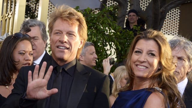 US Sänger Jon Bon Jovi und seine Frau Dorothea Hurley bei der Verleihung der 70.