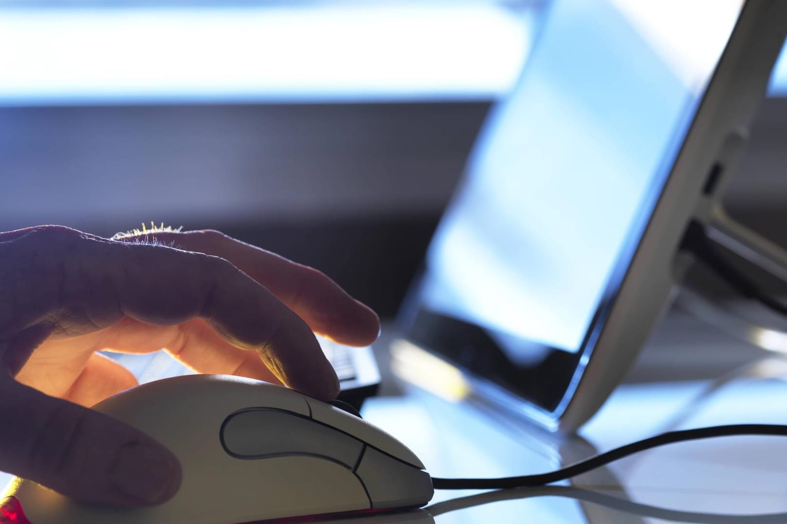 Über das sogenannte Darknet hat der Texaner versucht, Probanden für Kannibalismus-Versuche zu bekommen. Dabei überführte ihn die Polizei.