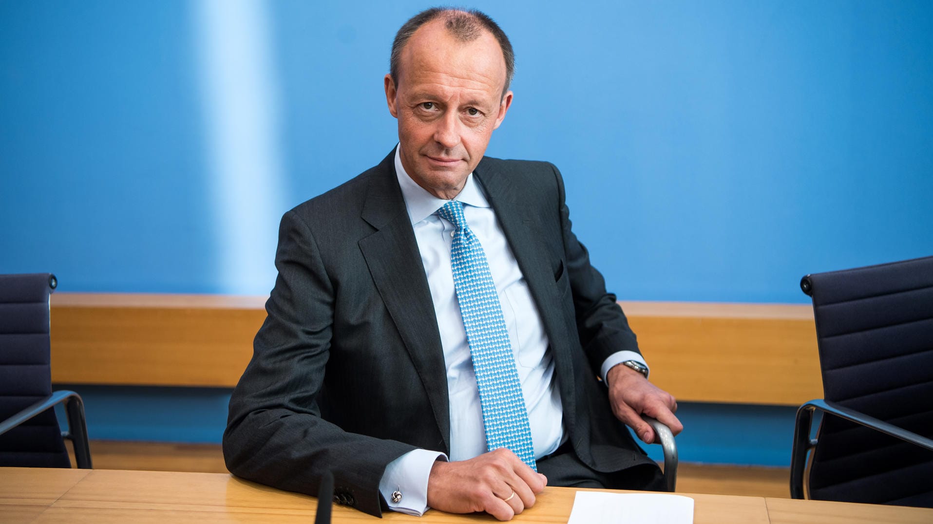 Friedrich Merz (CDU) äußert sich bei einer Pressekonferenz zu seiner Kandidatur für das Amt des Parteivorsitzenden der CDU.