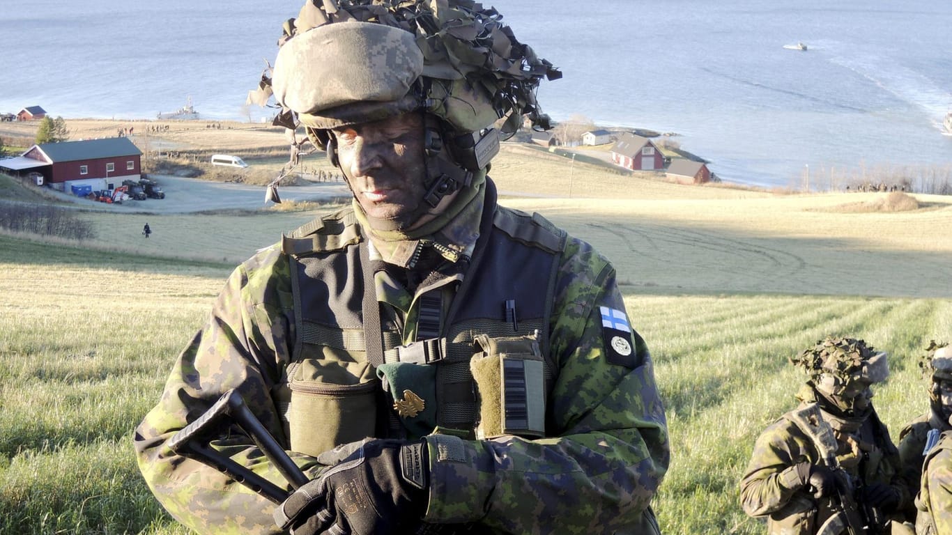 Ein NATO-Soldat in Aktion: 50.000 Soldaten sind bei dem Manöver im Einsatz.