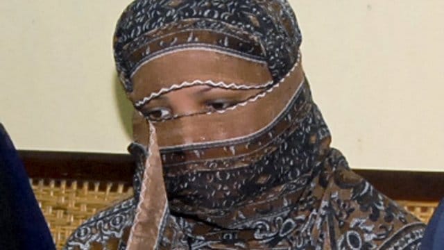Sie wird nicht hingerichtet: Die pakistanische Christin Asia Bibi bei ihrer Anhörung in einem Gefängnis in Sheikhupura.