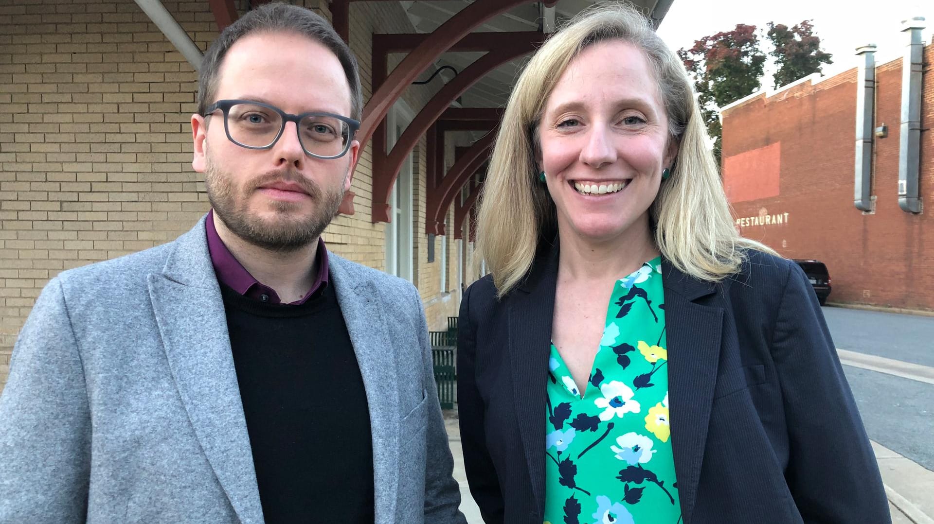 Spanberger mit t-online.de-Korrespondent Fabian Reinbold in Orange, Virginia