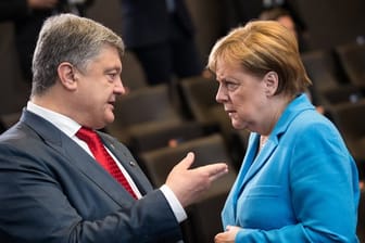 Petro Poroschenko, Präsident der Ukraine, und Bundeskanzlerin Merkel beim Nato-Gipfel im Juli.