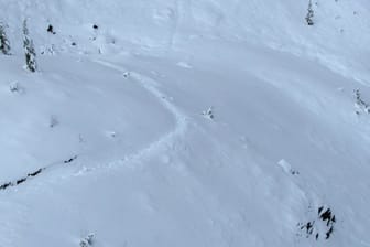 Die Fußspuren der deutschen Katharina Gröne im Schnee auf dem Pacific Crest Trail: Der Wintereinbruch hatte die deutsche Wanderin überrascht.