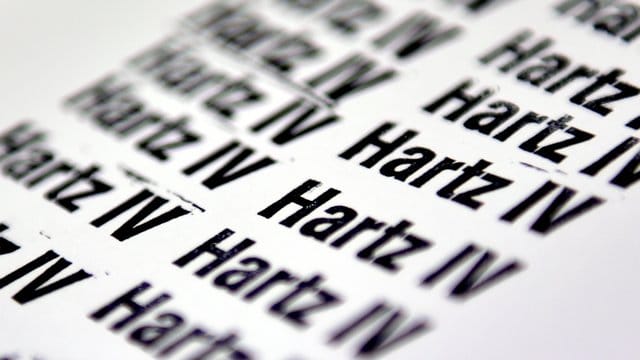 Durch "bandenmäßigen Leistungsmissbrauch" bei Hartz IV haben Kriminelle im vergangenen Jahr rund 50 Millionen Euro ergattert. Durch "bandenmäßigen Leistungsmissbrauch" bei Hartz IV haben Kriminelle im vergangenen Jahr rund 50 Millionen Euro ergattert.
