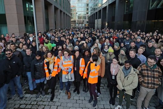 Protest gegen Sexismus: Google-Mitarbeiter vor der Europazentrale in Dublin.