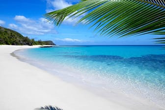 Blaues Meer, weißer Strand: Auch Fidschi liegt in der Südsee.