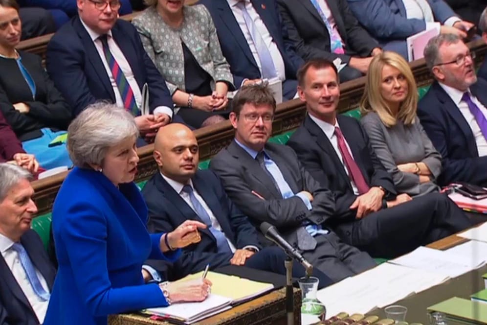Theresa May im britischen Parlament: Mit einer Mehrheit von 314 zu 283 Stimmen votierten die Abgeordneten für den Haushaltsentwurf von Schatzkanzler Philip Hammond.