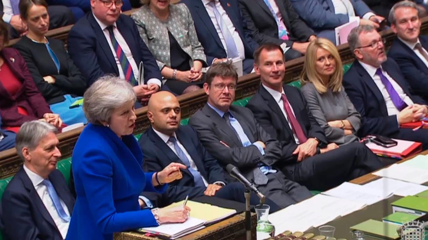 Theresa May im britischen Parlament: Mit einer Mehrheit von 314 zu 283 Stimmen votierten die Abgeordneten für den Haushaltsentwurf von Schatzkanzler Philip Hammond.