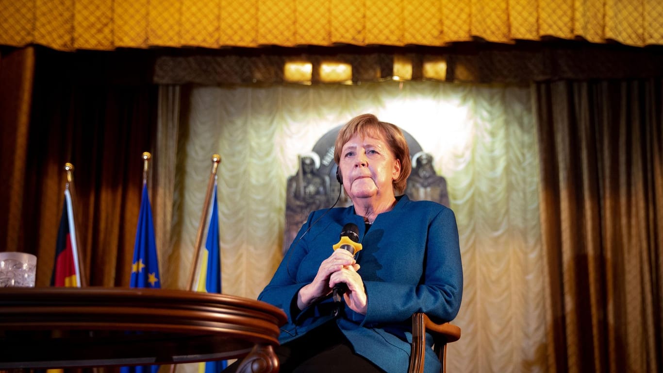 Bundeskanzlerin Angela Merkel in der Ukraine: Der Friedensprozess in der Ukraine kommt nicht voran.