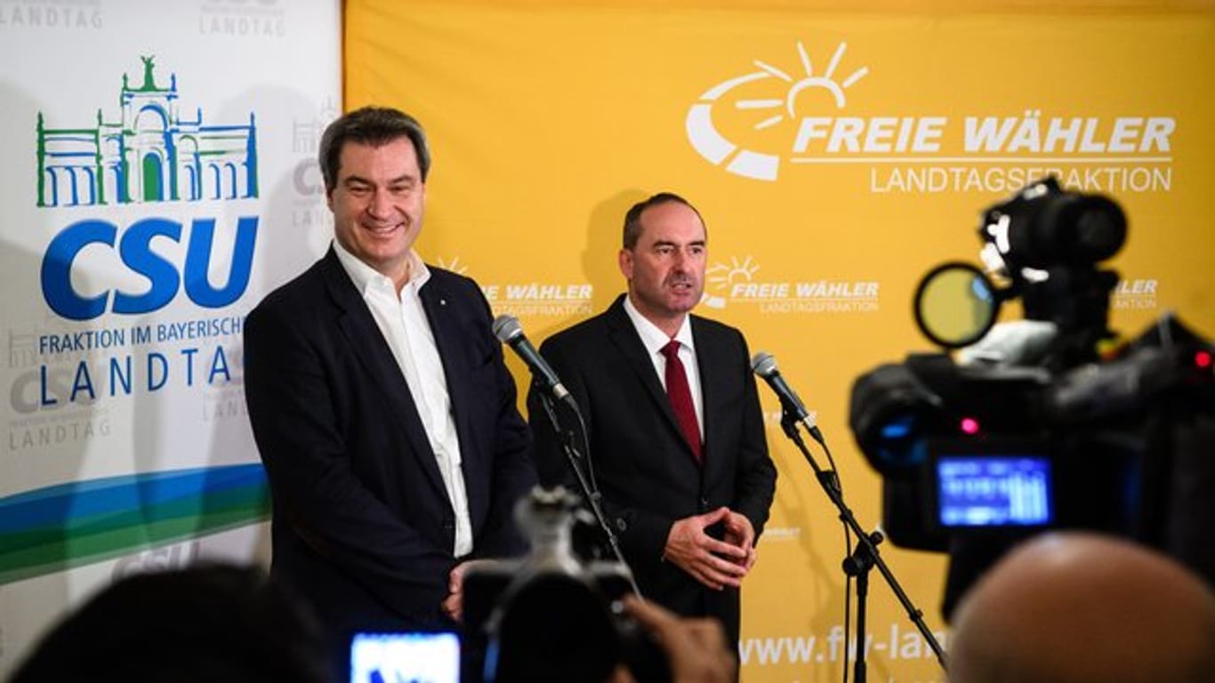 Markus Söder, Ministerpräsident von Bayern, und Hubert Aiwanger, Landesvorsitzender der Freien Wähler in Bayern informieren die Presse.