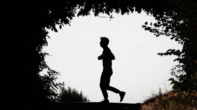 Nach dem Joggen bedeutet nicht jedes Zwicken im Bein gleich etwas Schlimmes. Nach dem Joggen bedeutet nicht jedes Zwicken im Bein gleich etwas Schlimmes.