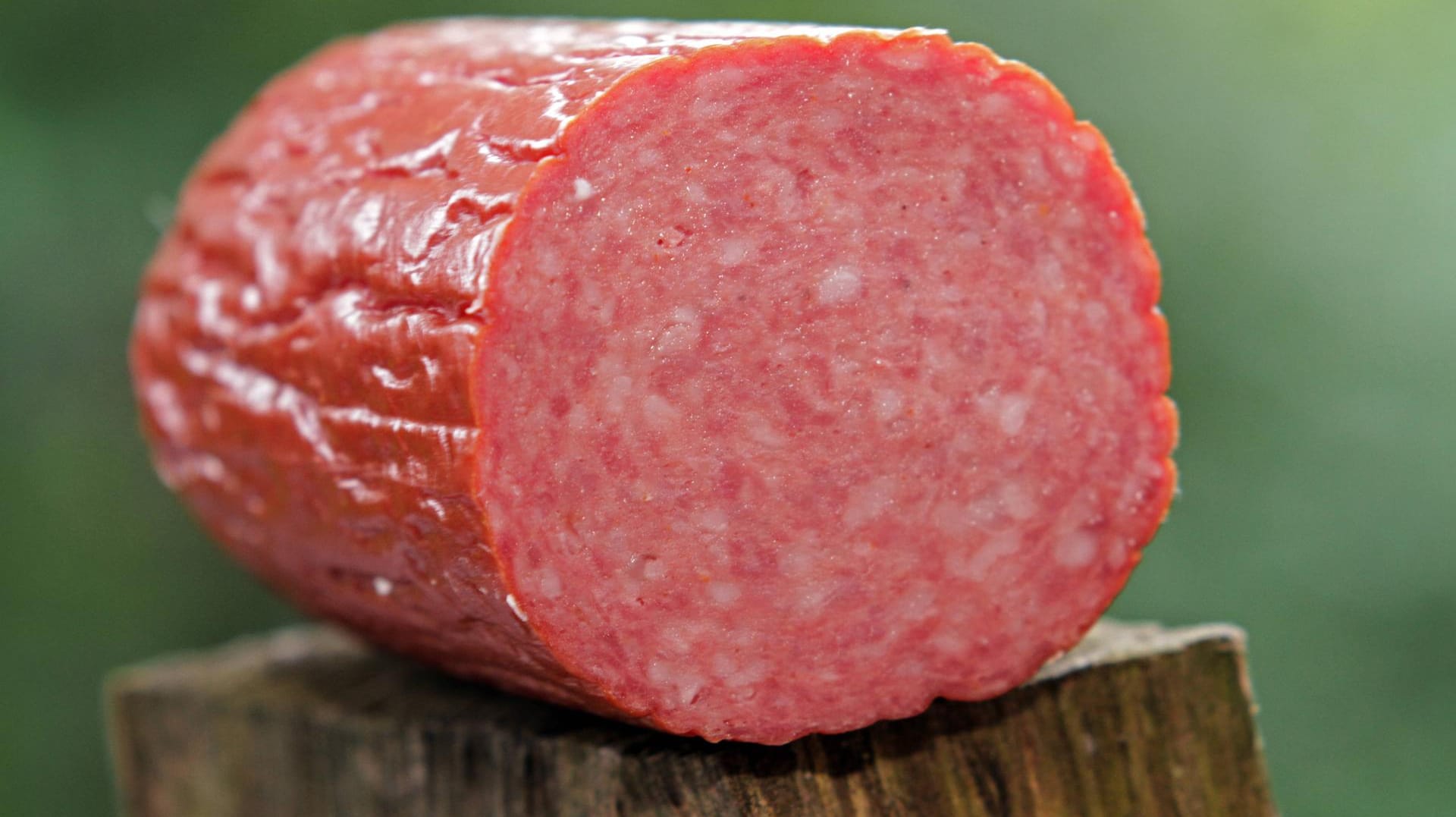 Salami: Der Discounter Lidl verkauft Light-Salami, die fetter und teurer ist als das herkömmliche Produkt.