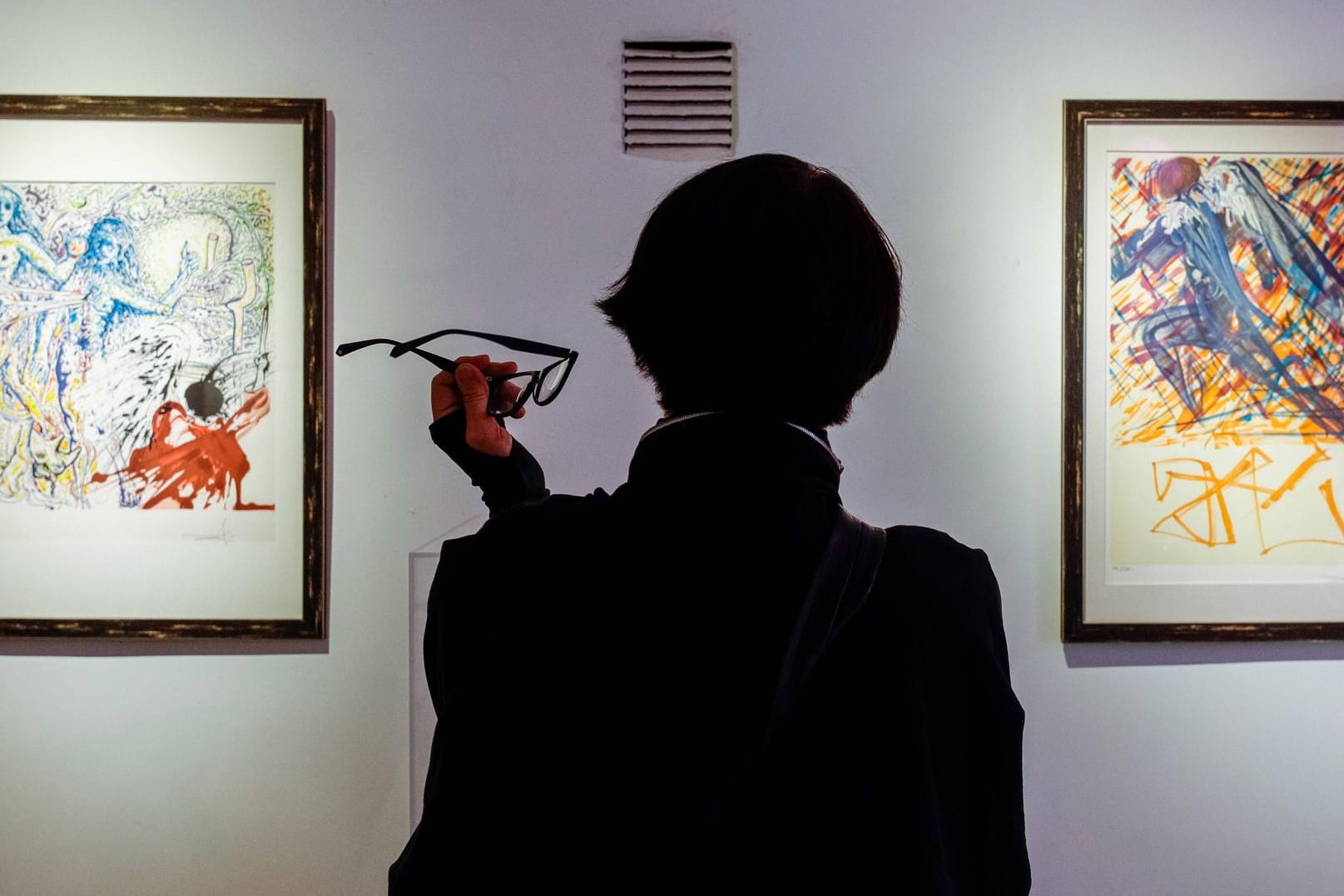 Ein Besucher betrachtet Werke von Salvador Dali in Moskau: Die Polizei hat auf Ermittlungen gegen das Mädchen verzichtet.