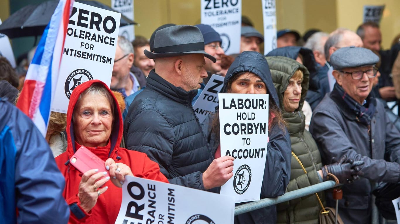Demonstration gegen Labour: Parteichef Corby hat eingeräumt, dass die Partei ein Problem mit Antisemitismus hat.