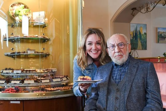 Dieter Hallervorden und Alwara Höfels am Rande von Dreharbeiten zum ZDF-Film "Mein Freund, das Ekel".