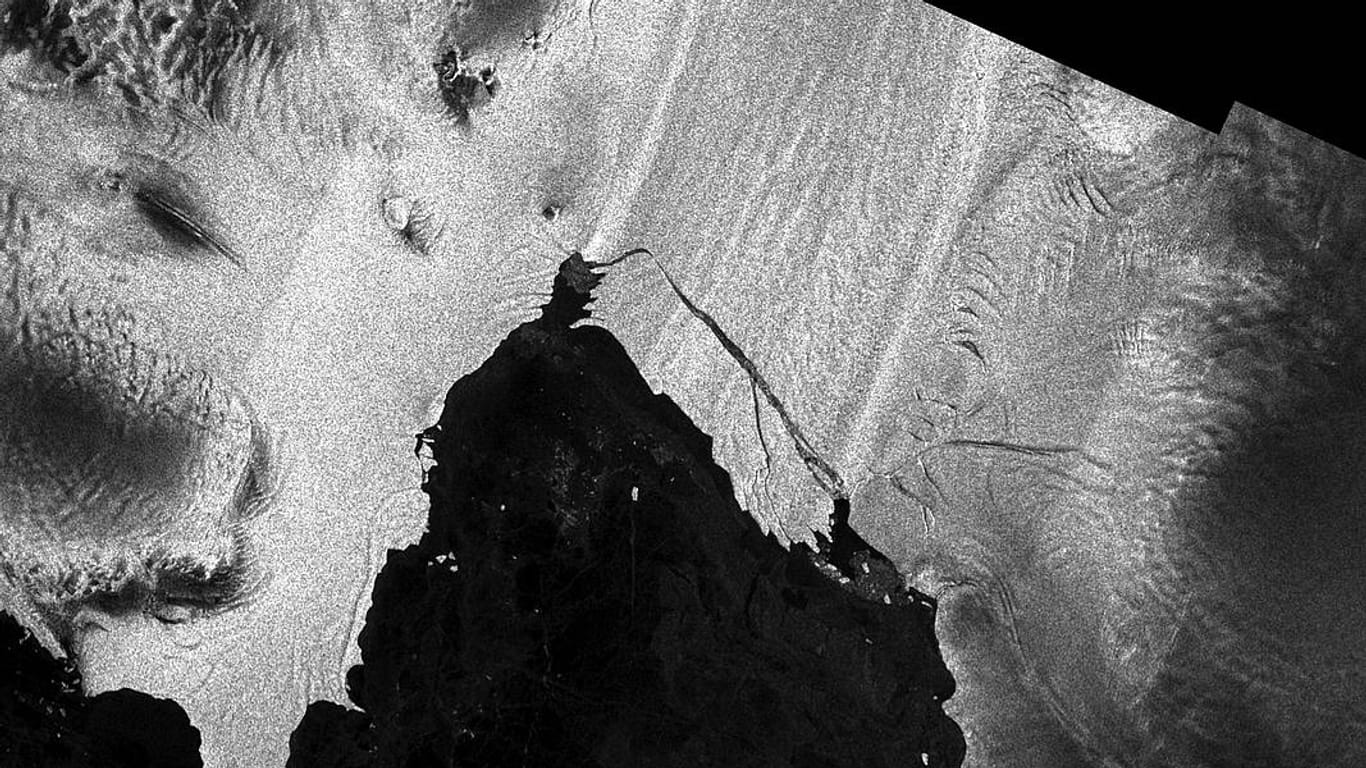 Aufnahme des Pine-Island-Gletschers im Jahr 2017: Das damalige Bruchstück B-44 und das nun entstandene Stück B-46 sehen sich verblüffend ähnlich.