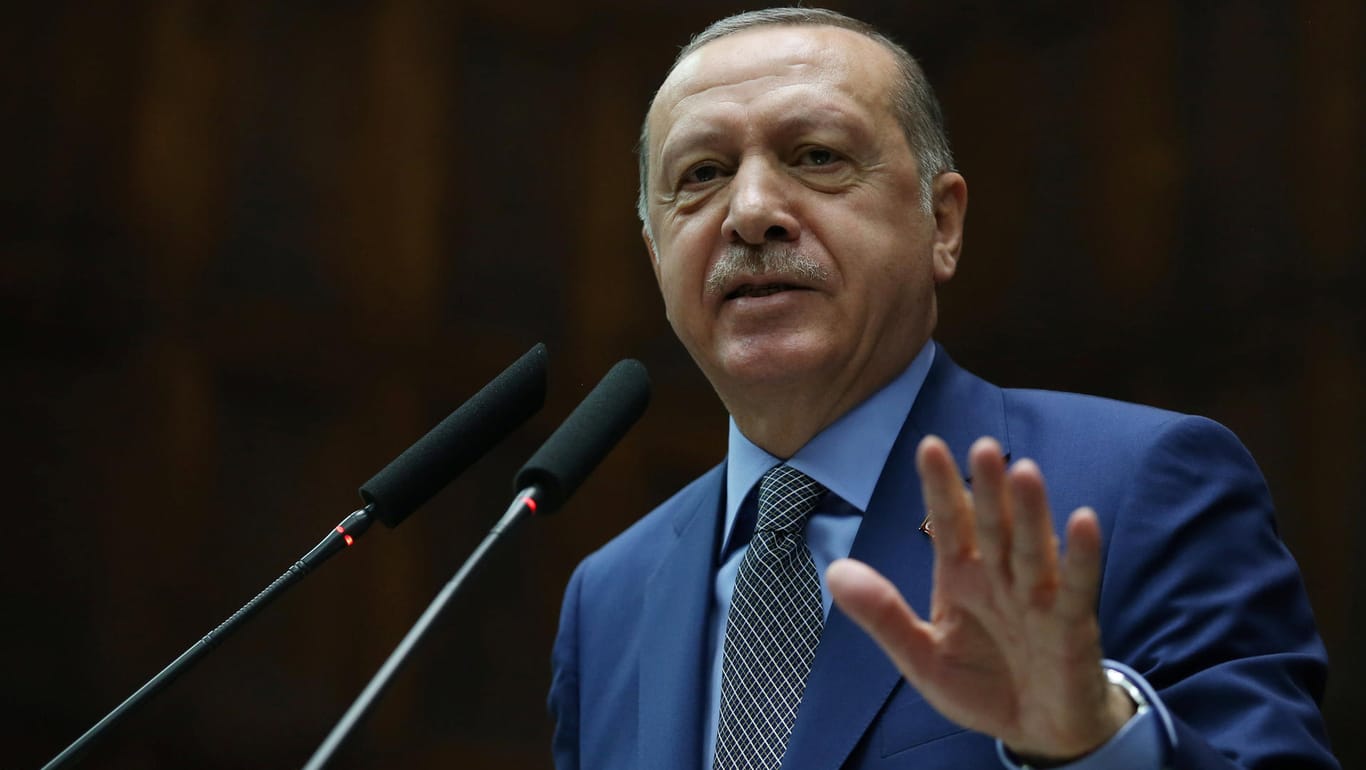 Der türkische Präsident Recep Tayyip Erdogan spricht im Parlament: Erdogan fordert Riad auf, offene Fragen im Fall der Tötung von Khashoggi zu beantworten.