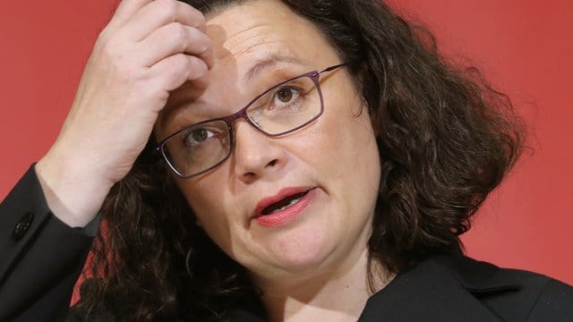 SPD-Chefin Nahles: "Wenn jemand meint, es schneller oder besser zu können, soll er sich melden". SPD-Chefin Nahles: "Wenn jemand meint, es schneller oder besser zu können, soll er sich melden".