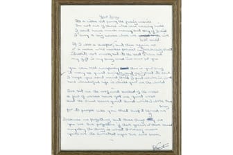 Elton Johns Klassiker "Your Song", verfasst von Songschreiber Bernie Taupin, wird vom Auktionshaus Bonham's versteigert.