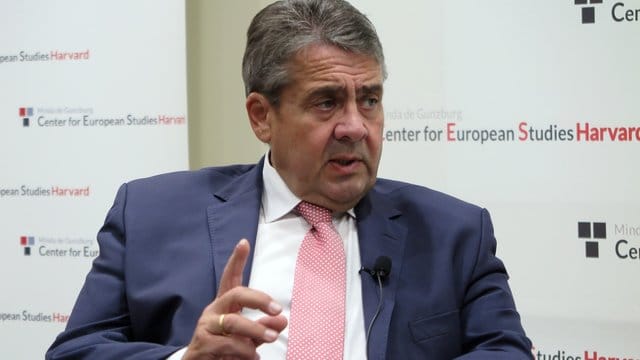 Sigmar Gabriel, früherer Vizekanzler und Außenminister, geht davon aus, dass Friedrich Merz auf das Kanzleramt spekuliert. Sigmar Gabriel, früherer Vizekanzler und Außenminister, geht davon aus, dass Friedrich Merz auf das Kanzleramt spekuliert.