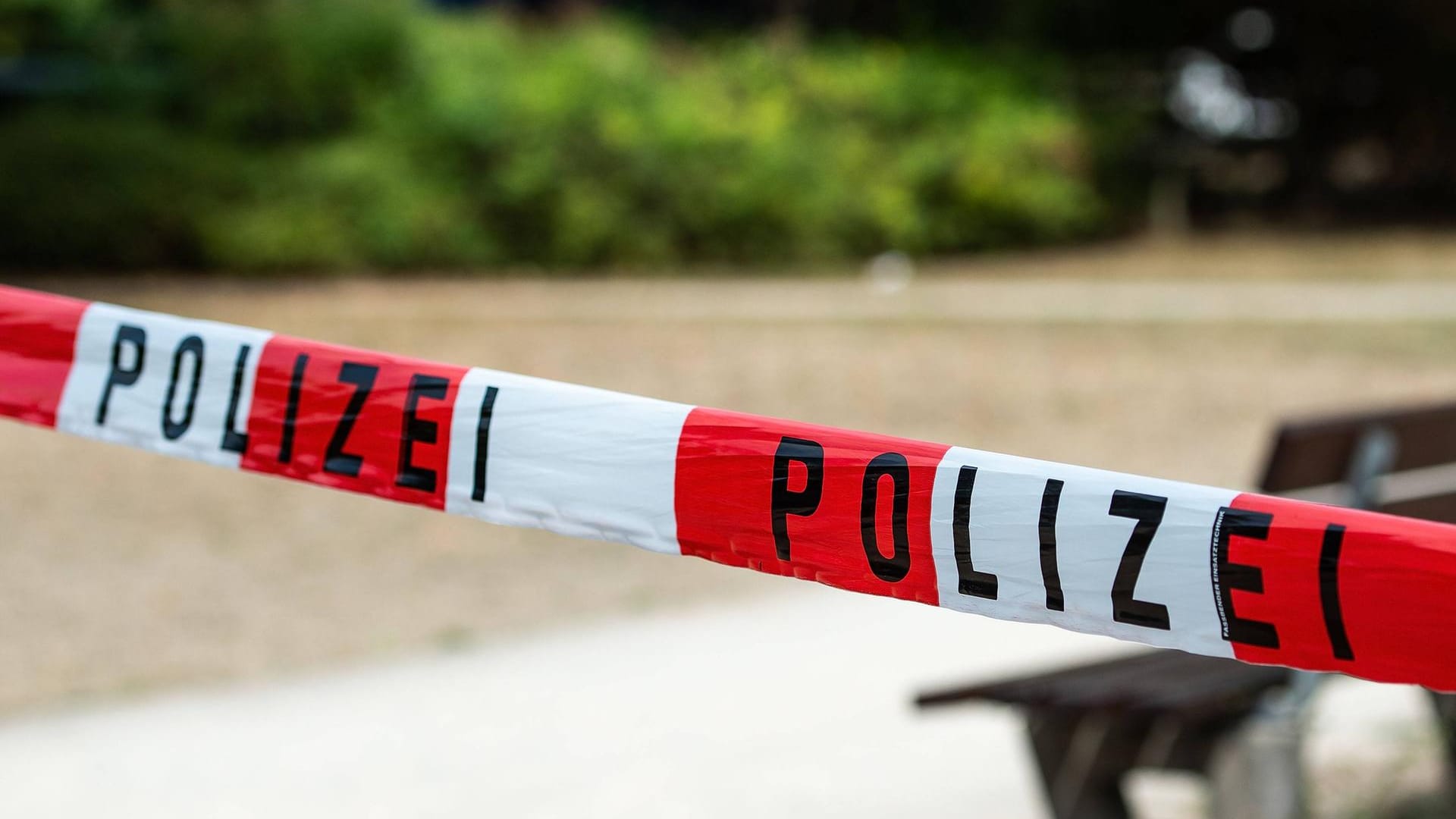 Ein Absperrband der Polizei: Äußerlich waren keine Spur von Gewalt an der Leiche zu entdecken. (Symbolbild) Ein Absperrband der Polizei: Äußerlich waren keine Spur von Gewalt an der Leiche zu entdecken. (Symbolbild)