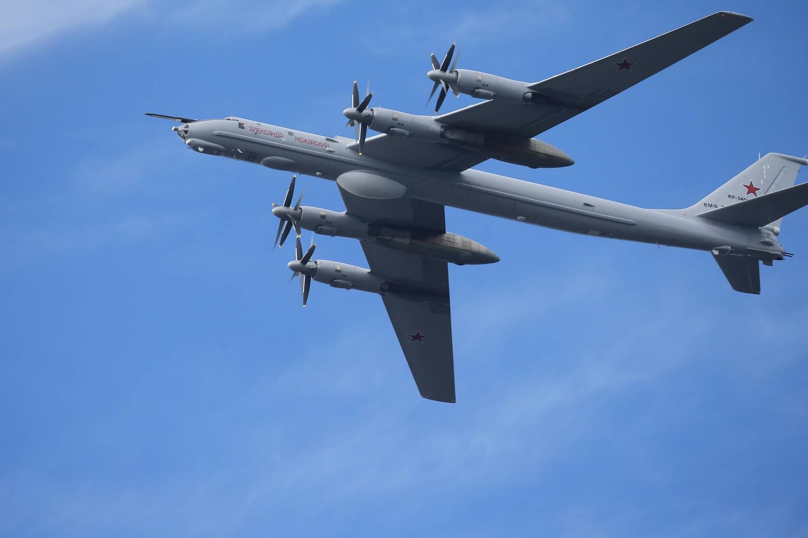 Eine Tupolev TU-142 (Symbolfoto): Das russische Militärflugzeug war bereits im Kalten Krieg im Einsatz.