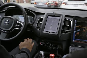 Ein selbstfahrendes Auto des Fahrdienst-Vermittlers Uber wird getestet.