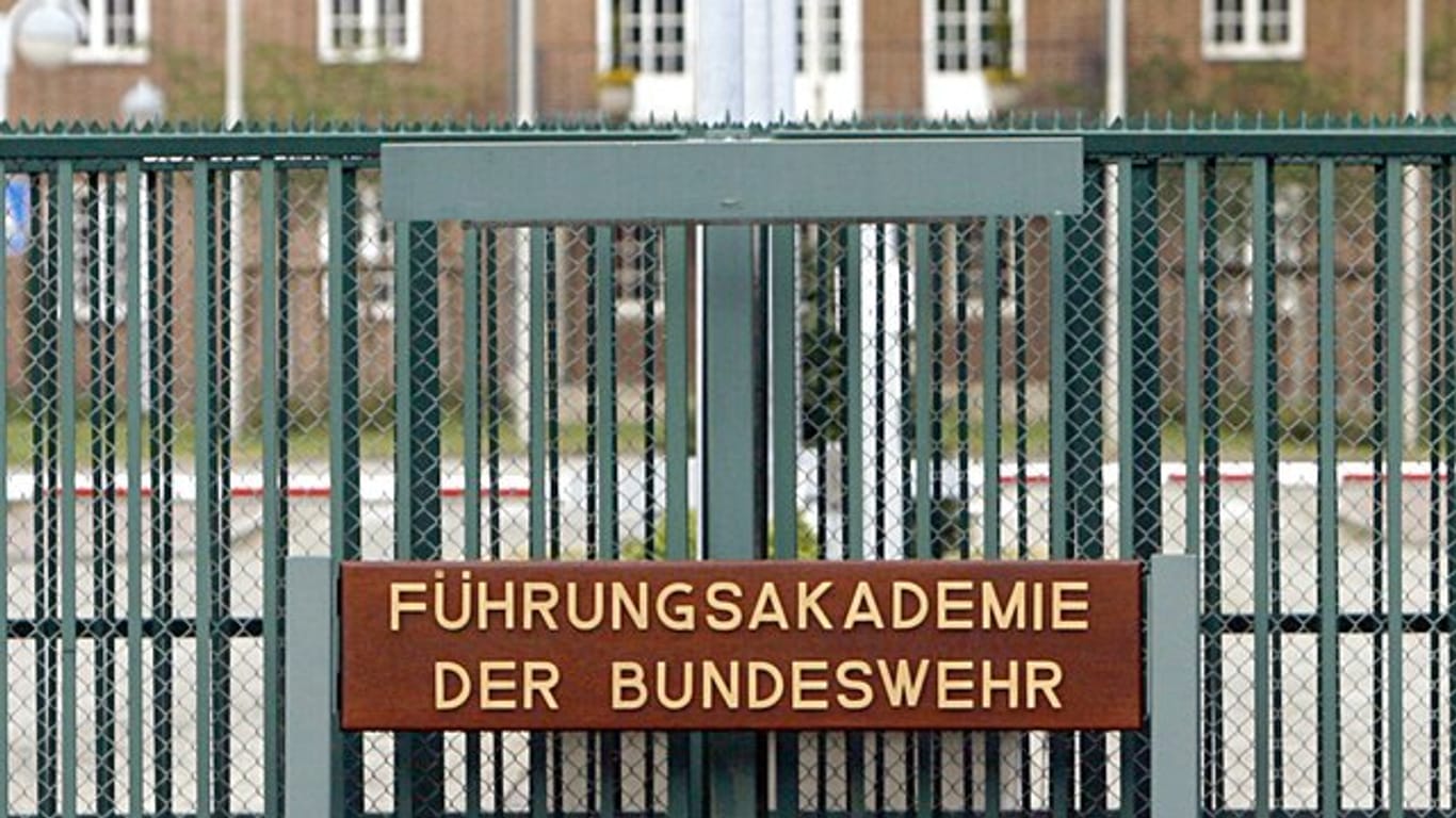 Die Einfahrt zur Führungsakademie der Bundeswehr in Hamburg.
