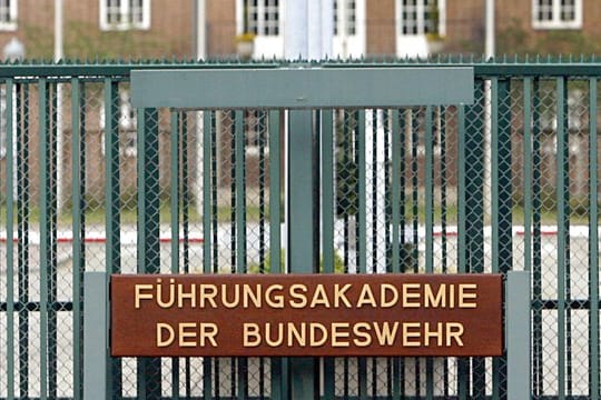 Die Einfahrt zur Führungsakademie der Bundeswehr in Hamburg.